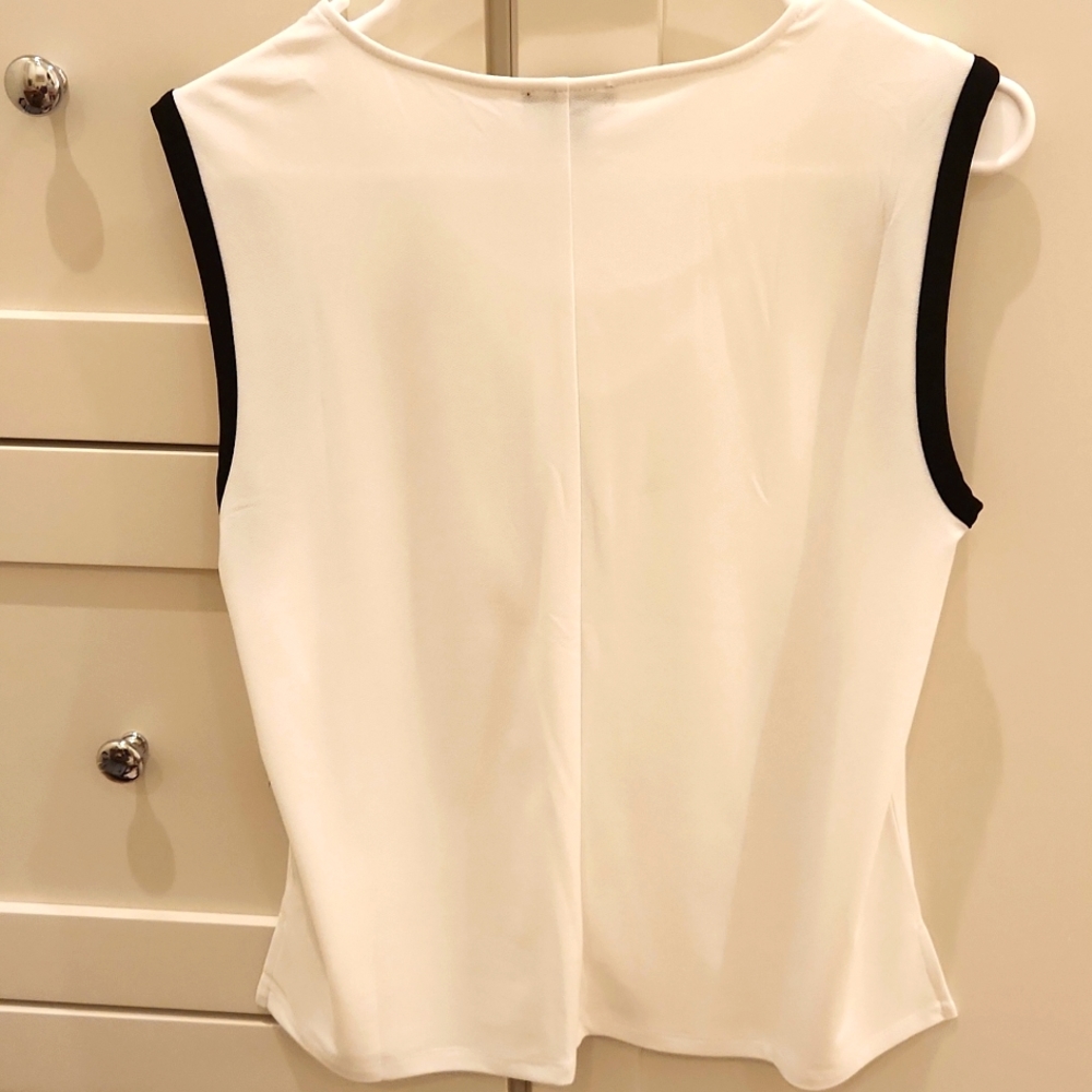 New pretty white sleeveless top with navy blue trim by Halogen. - Picture 5 of 6